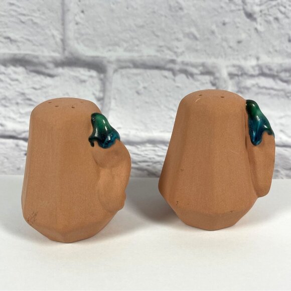 Southwestern Terracotta Salt Pepper Shaker Green Blue Glaze Chili Pepper Vintage - Picture 10 of 10